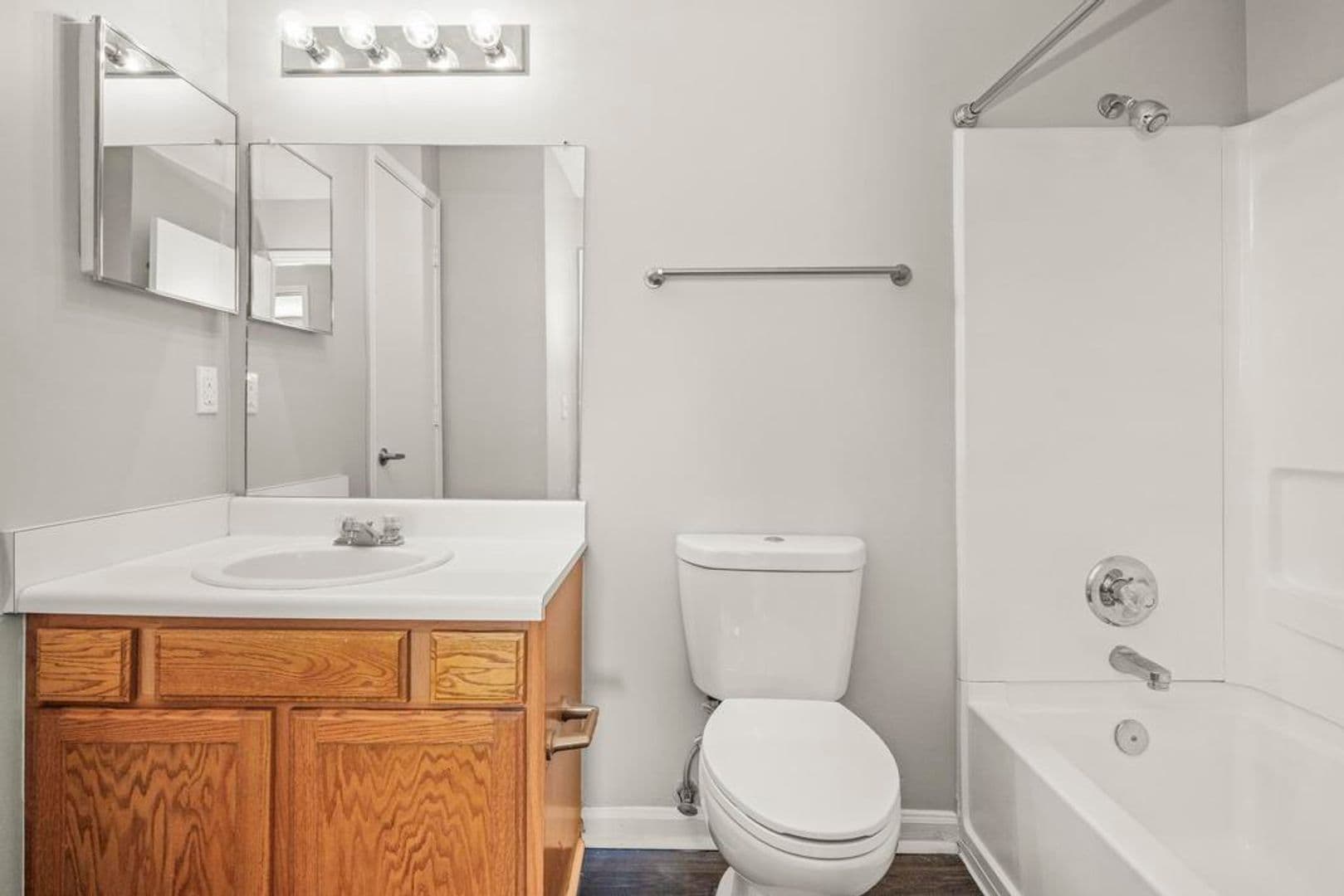 Greenbrier Apartment: 2045 US 41