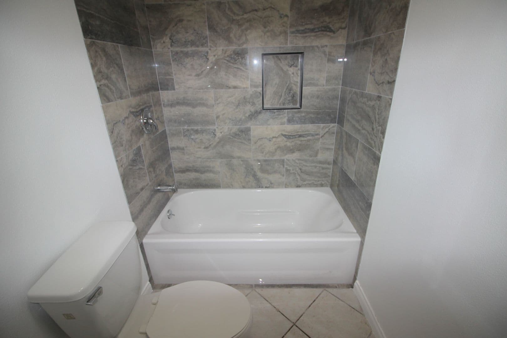 SYLMAR Apartment: 14033 FOOTHILL BLVD.