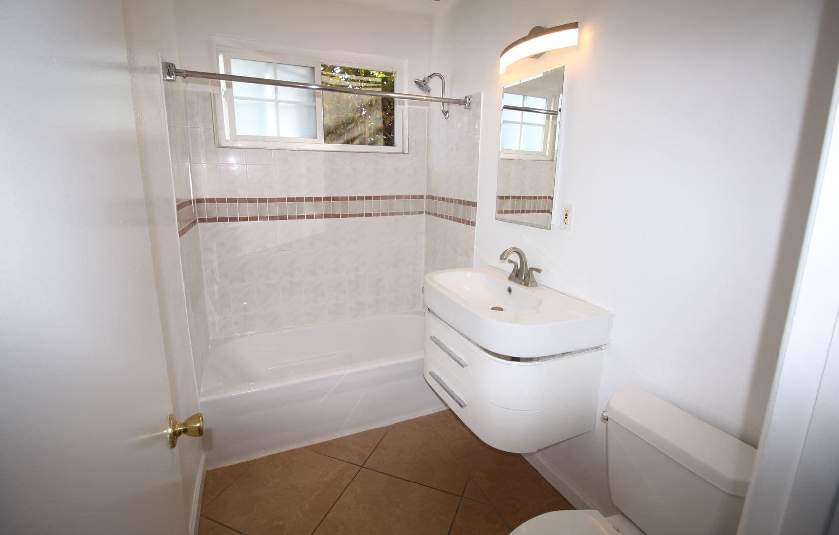 SAN FERNANDO Apartment: 326 MACNEIL ST