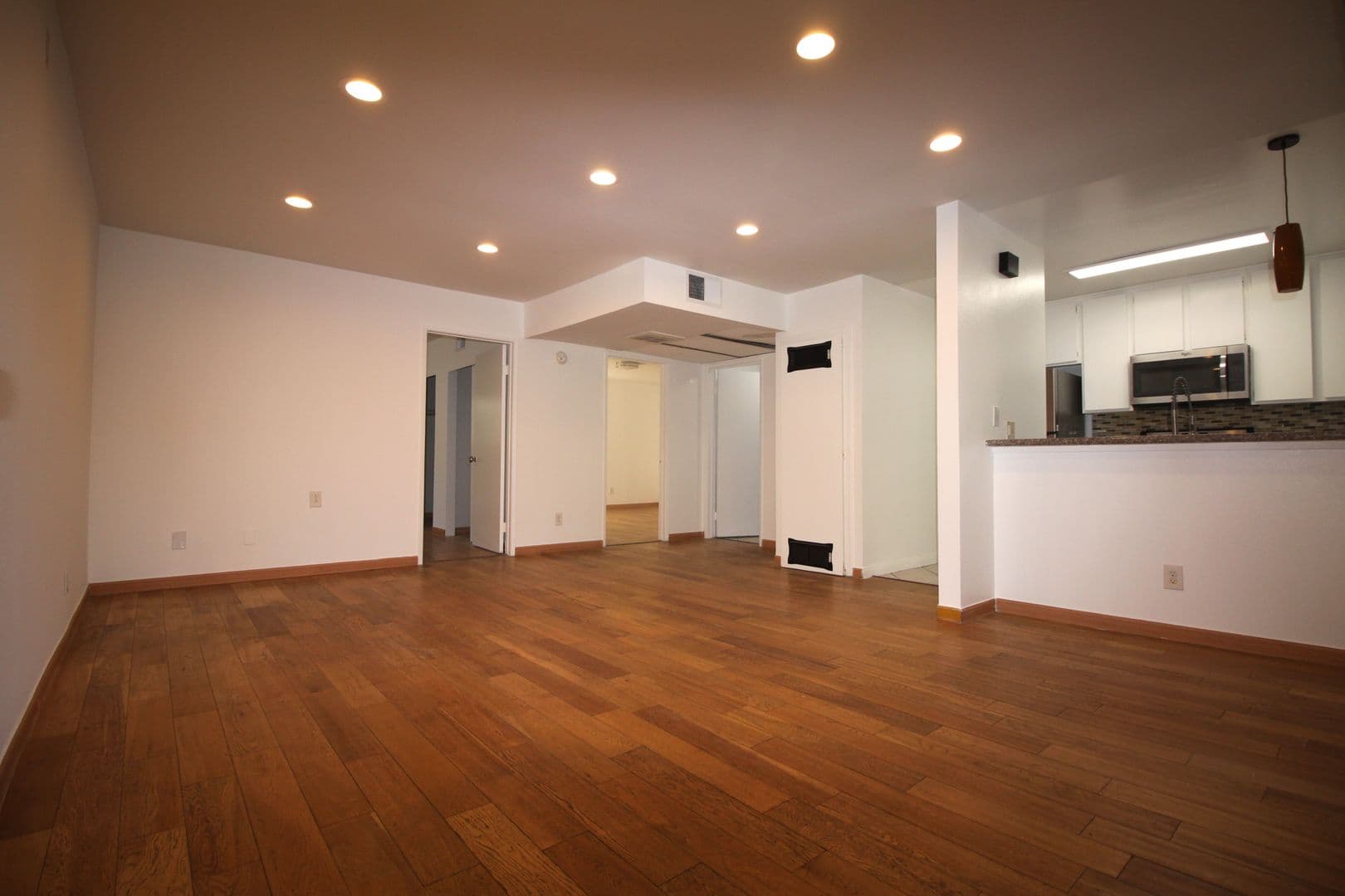SYLMAR Apartment: 14033 FOOTHILL BLVD.
