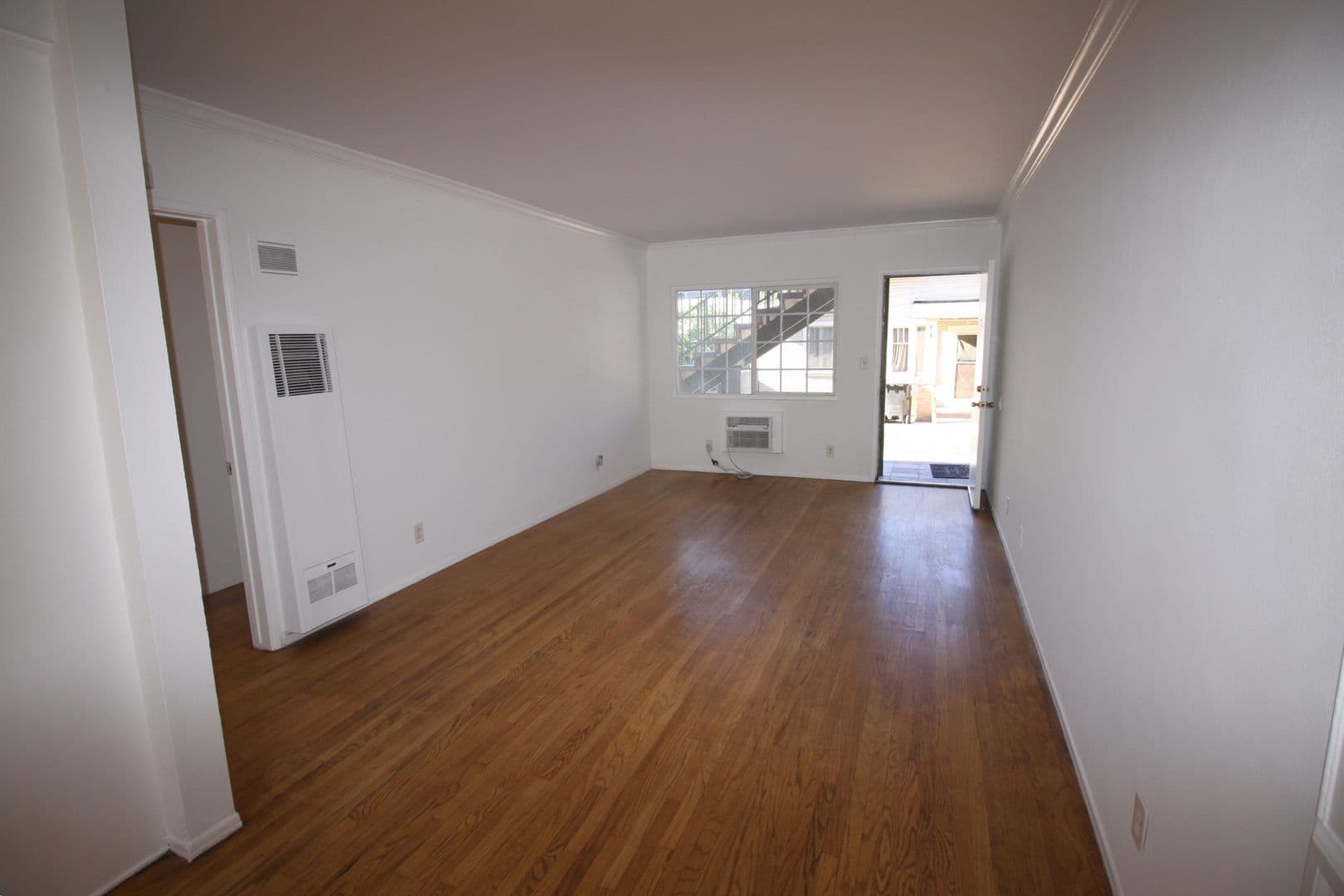 SAN FERNANDO Apartment: 326 MACNEIL ST