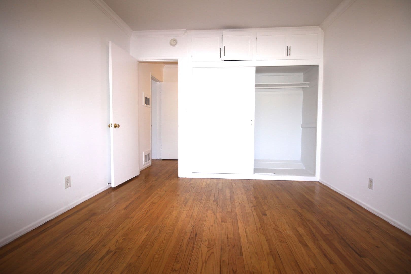 SAN FERNANDO Apartment: 326 MACNEIL ST