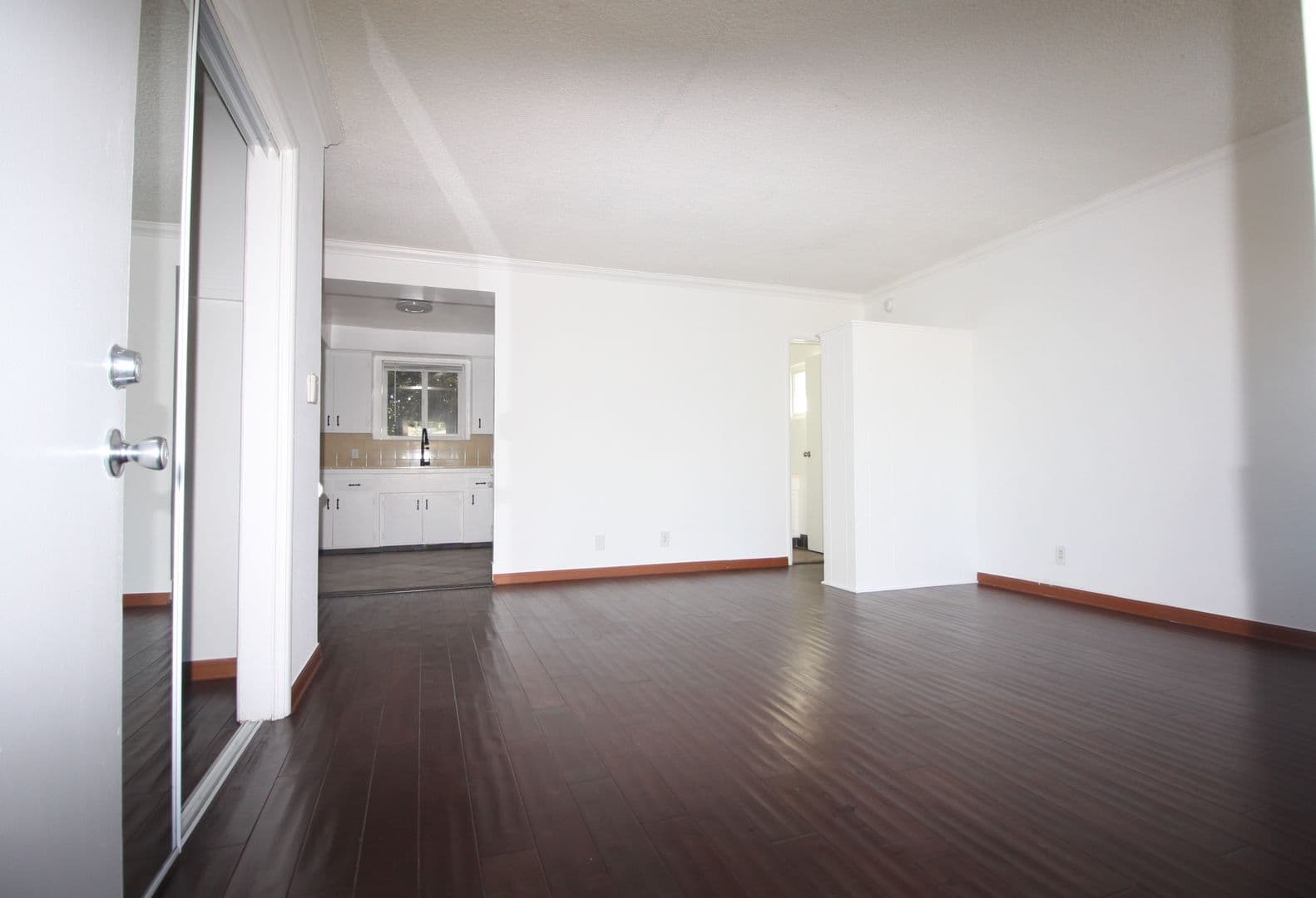 SAN FERNANDO Apartment: 326 MACNEIL ST