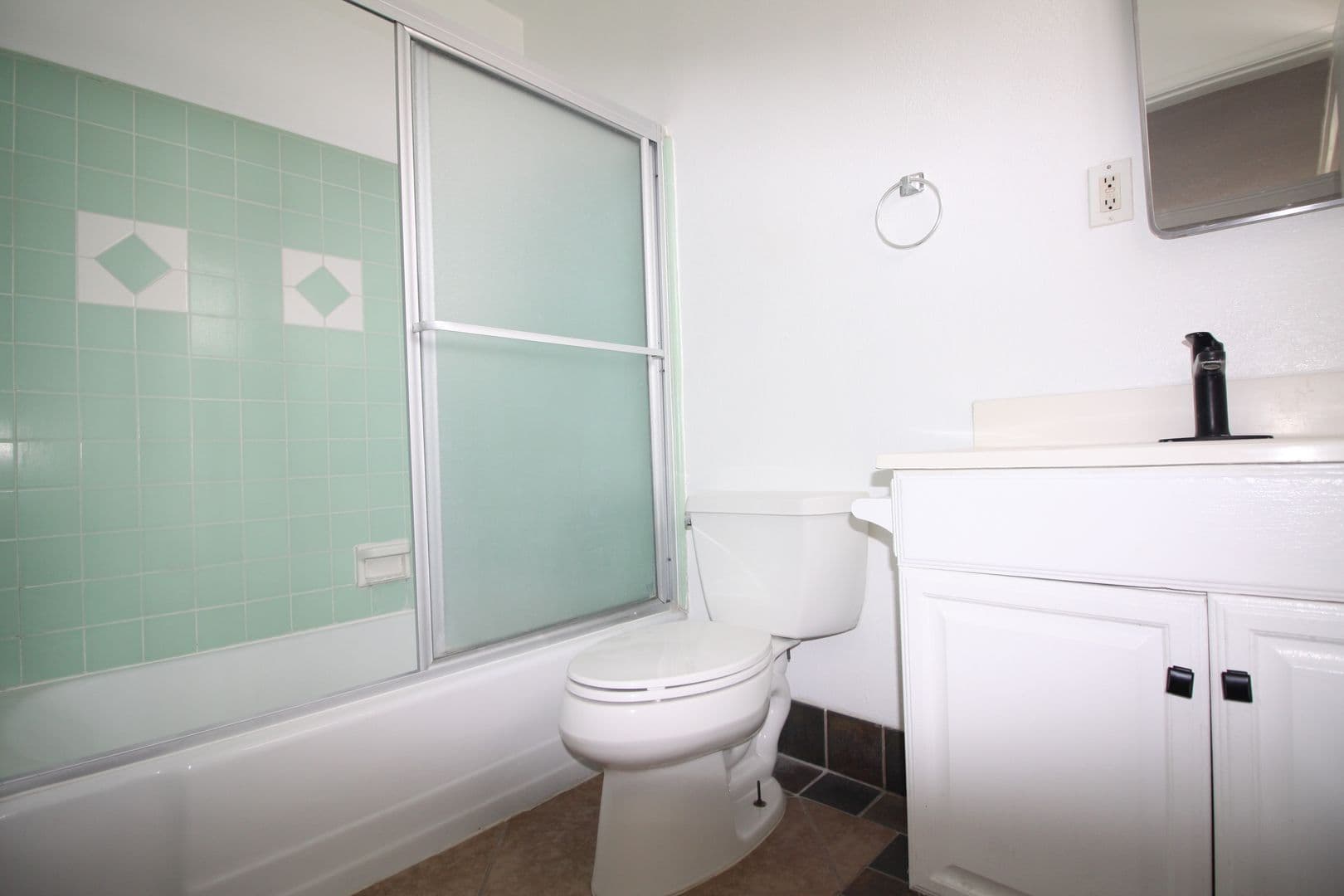 SAN FERNANDO Apartment: 326 MACNEIL ST