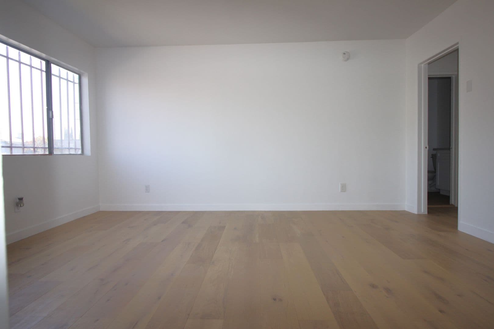 VAN  NUYS Apartment: 7121 WOODMAN AVE.