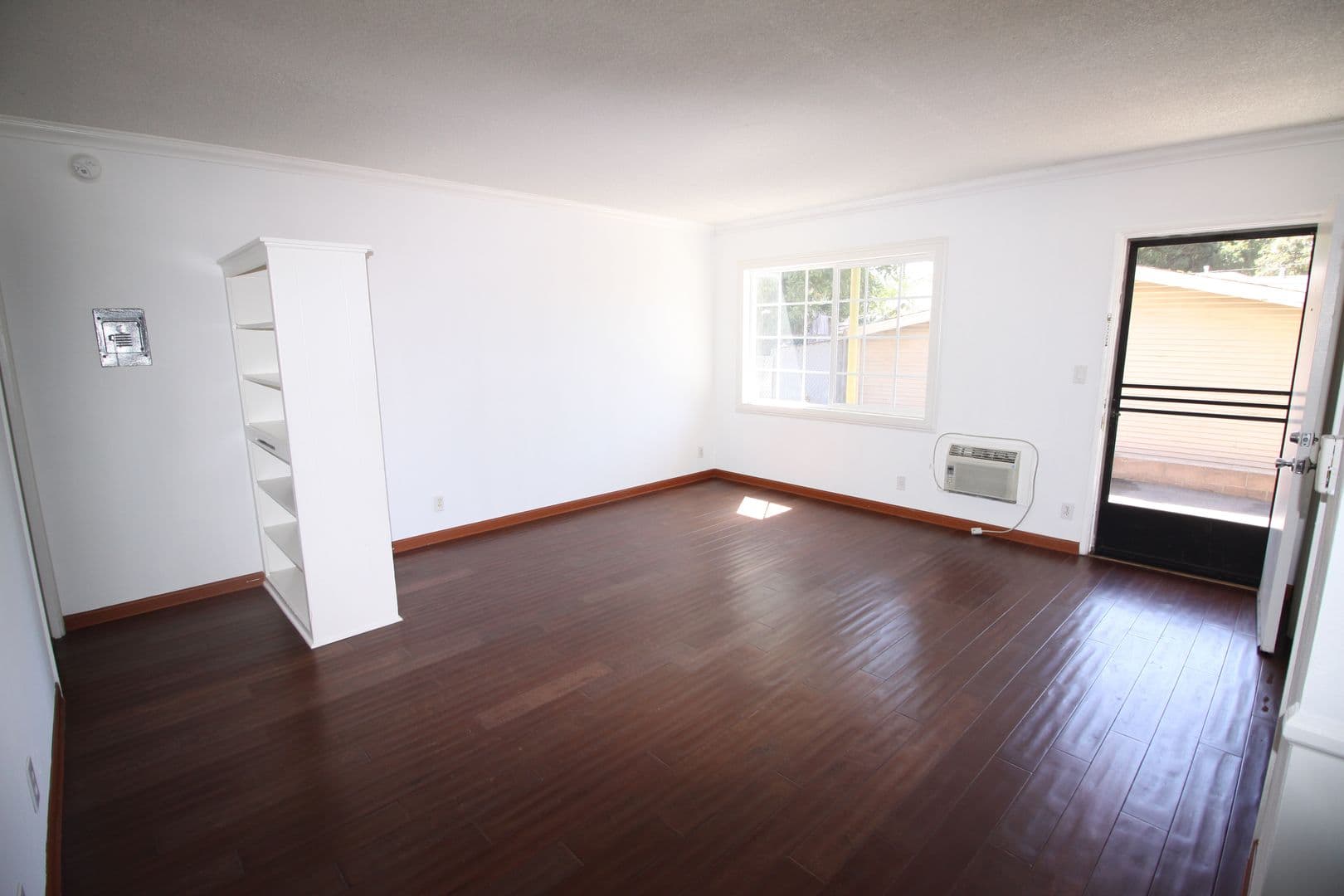 SAN FERNANDO Apartment: 326 MACNEIL ST
