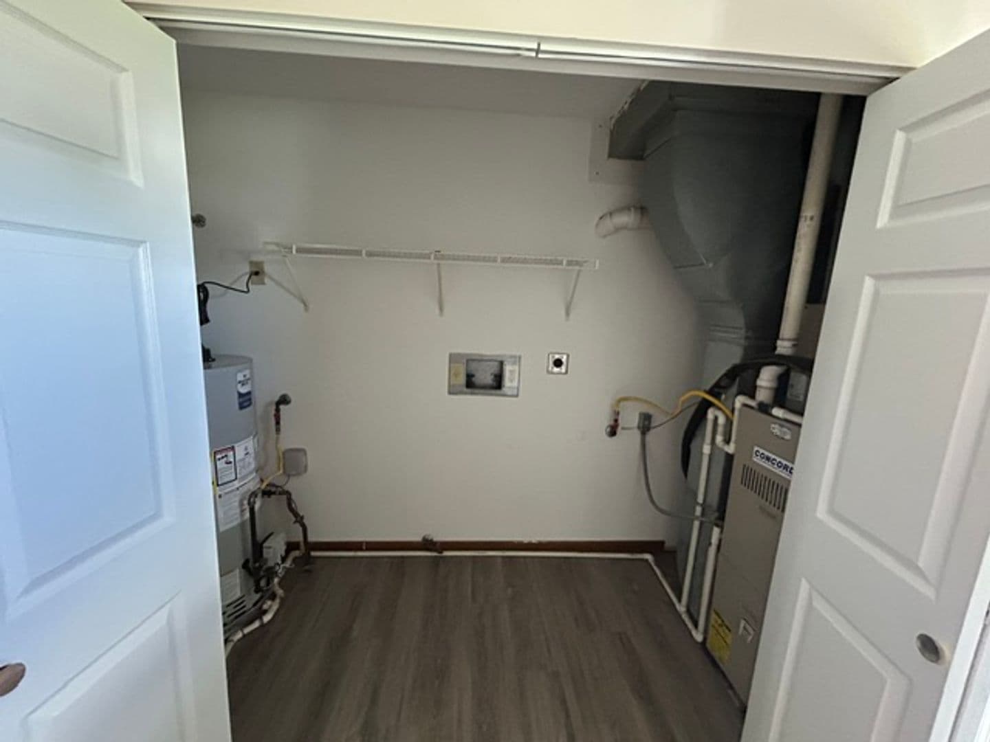Lorain Apartment: 3115-3117 Surf Ave
