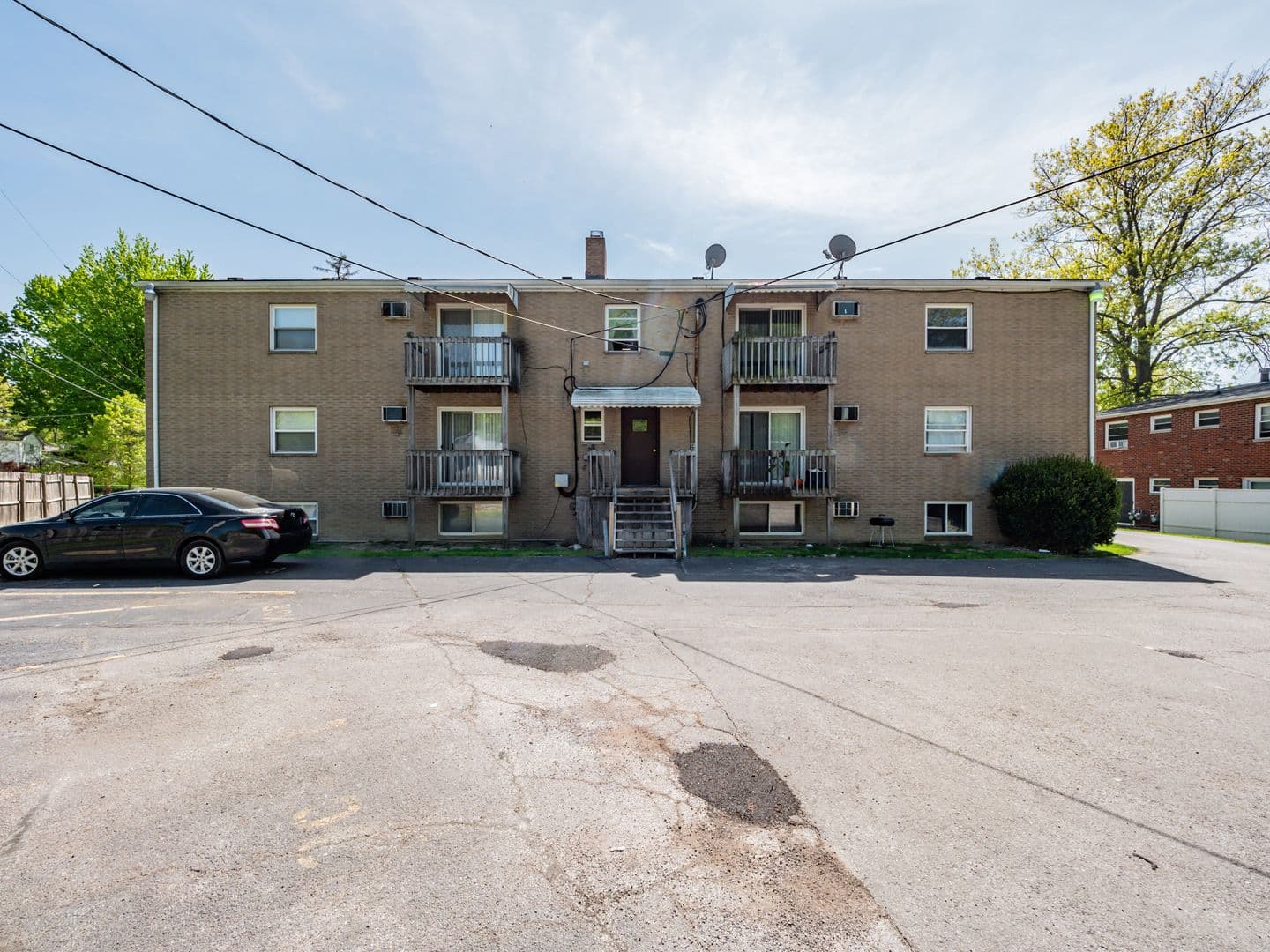 Lorain Apartment: 920 Kingsway Drive