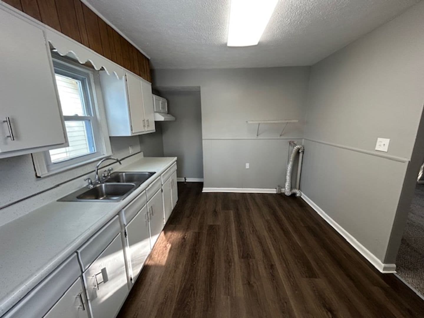 Lorain House: 939 W 22nd Street