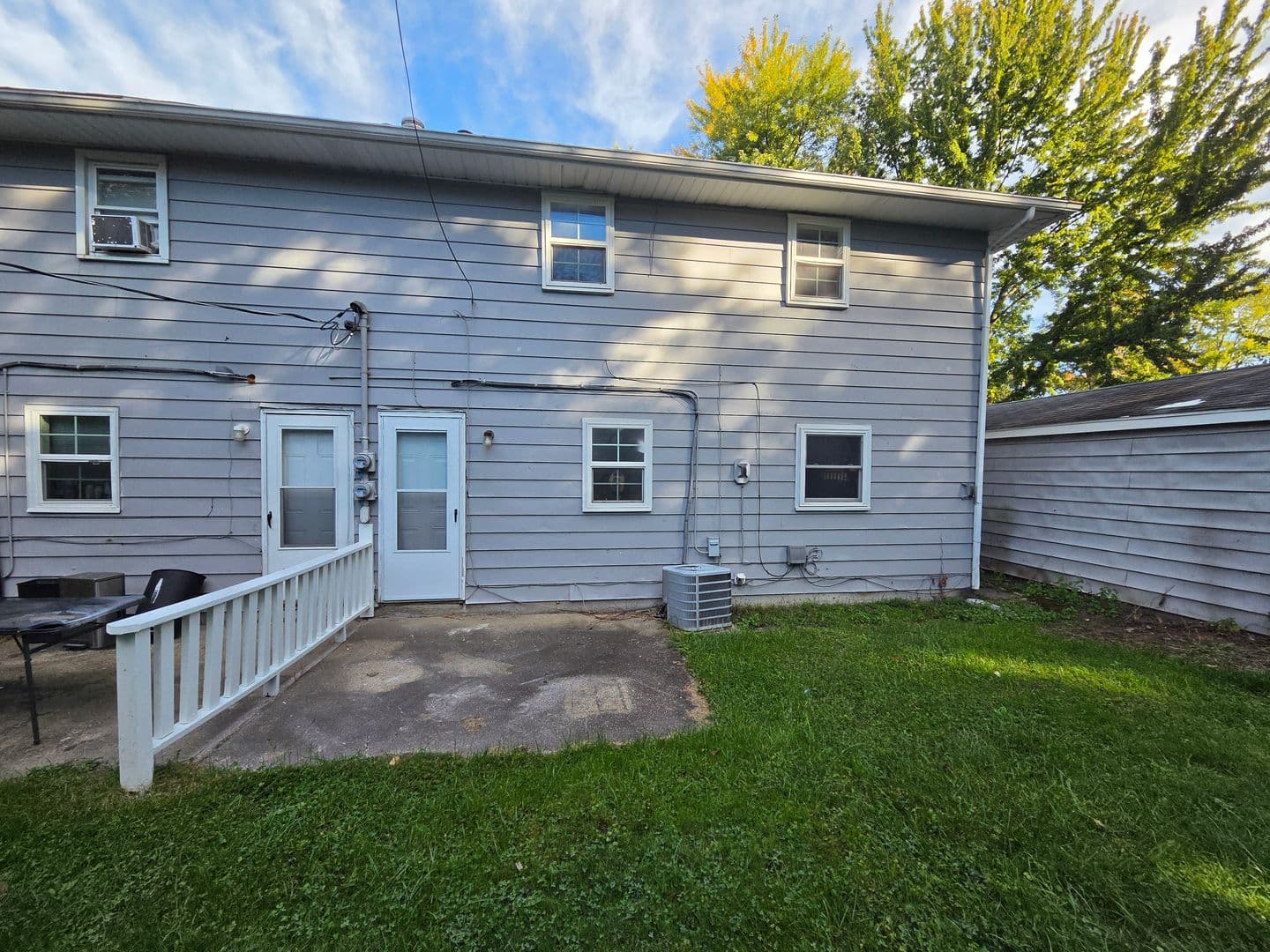 Elyria Apartment: 41547 - 41549 Elmwood St