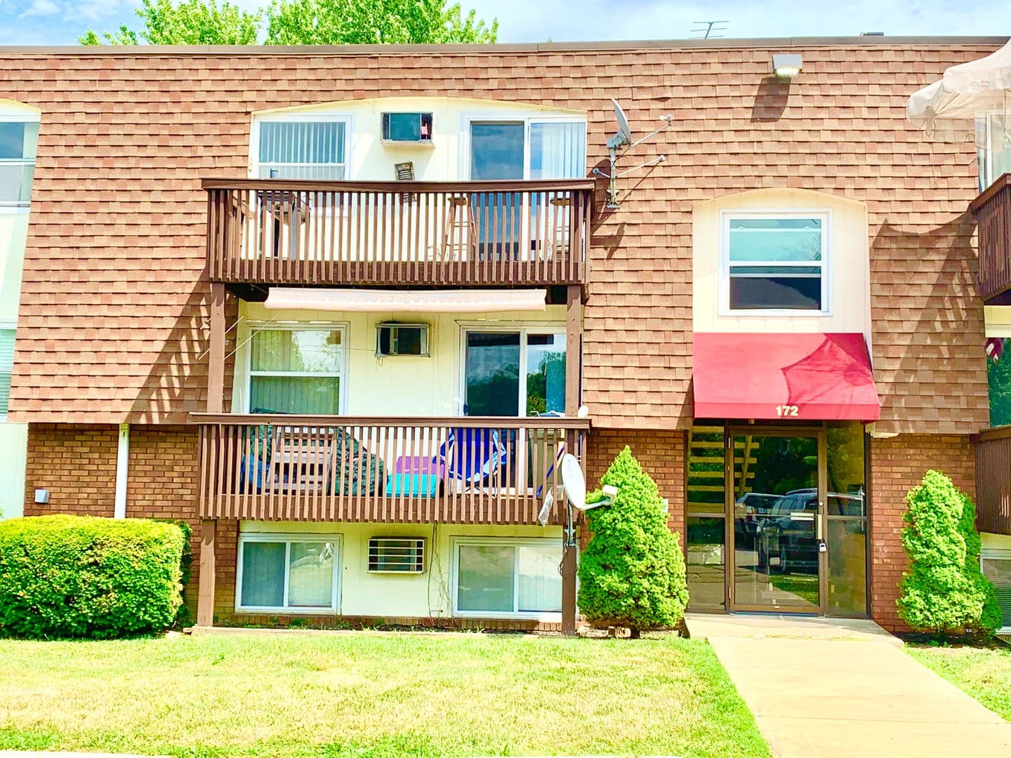 Elyria Apartment: 172 Brunswick