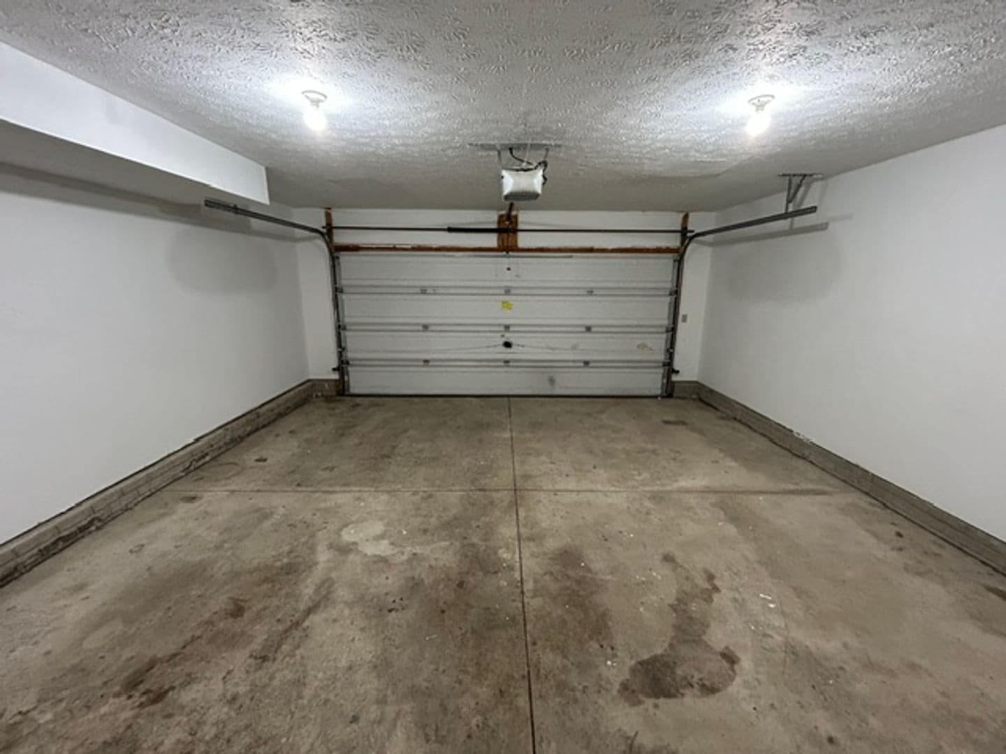 Lorain Apartment: 3115-3117 Surf Ave