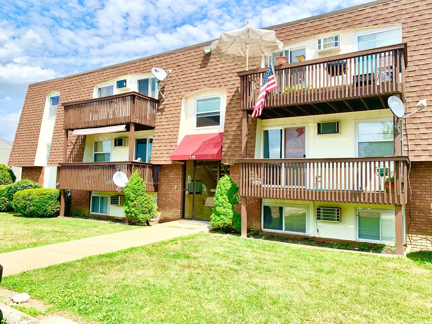 Elyria Apartment: 172 Brunswick
