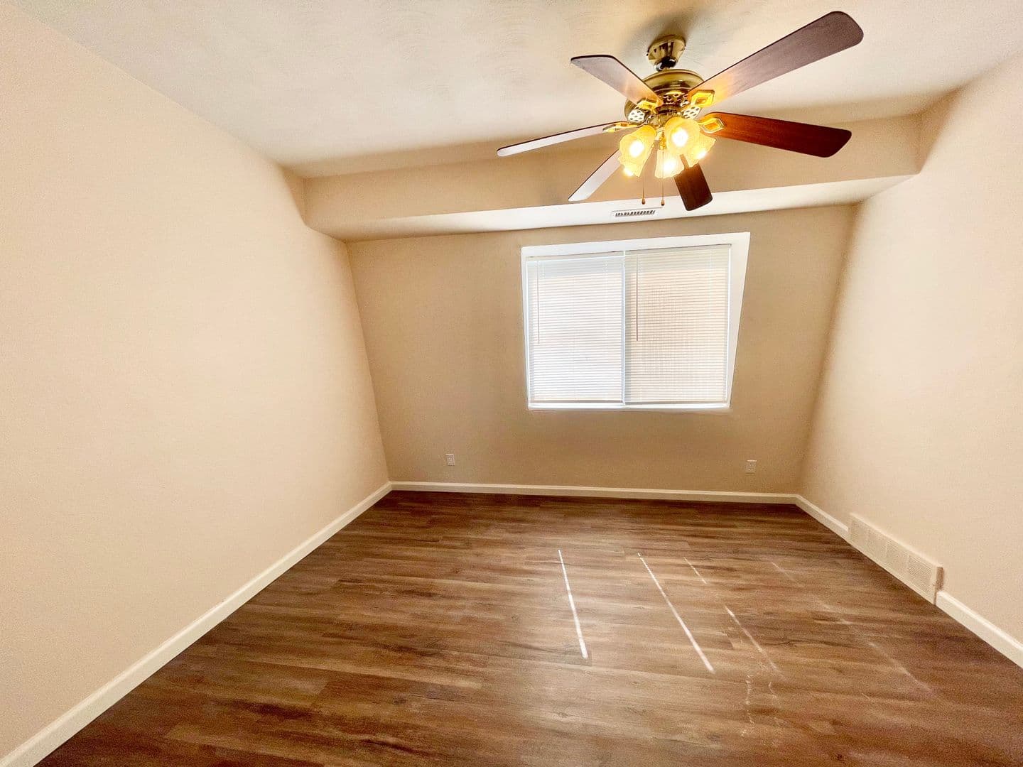Lorain Apartment: Tower Blvd