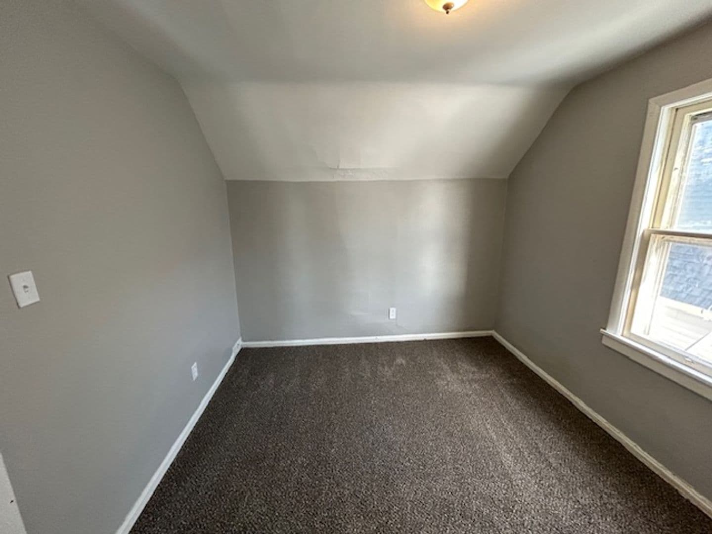 Lorain House: 939 W 22nd Street