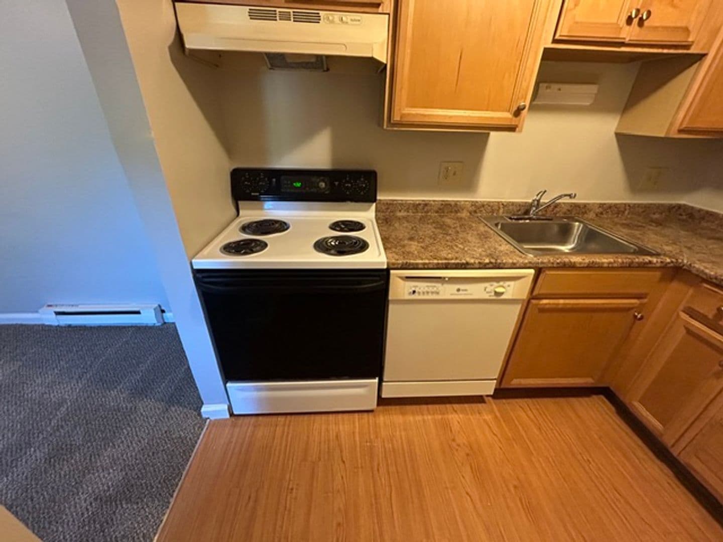 Elyria Apartment: 172 Brunswick