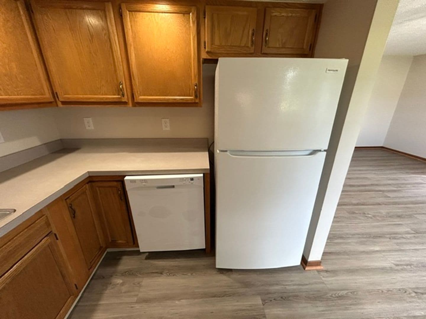 Lorain Apartment: 3115-3117 Surf Ave