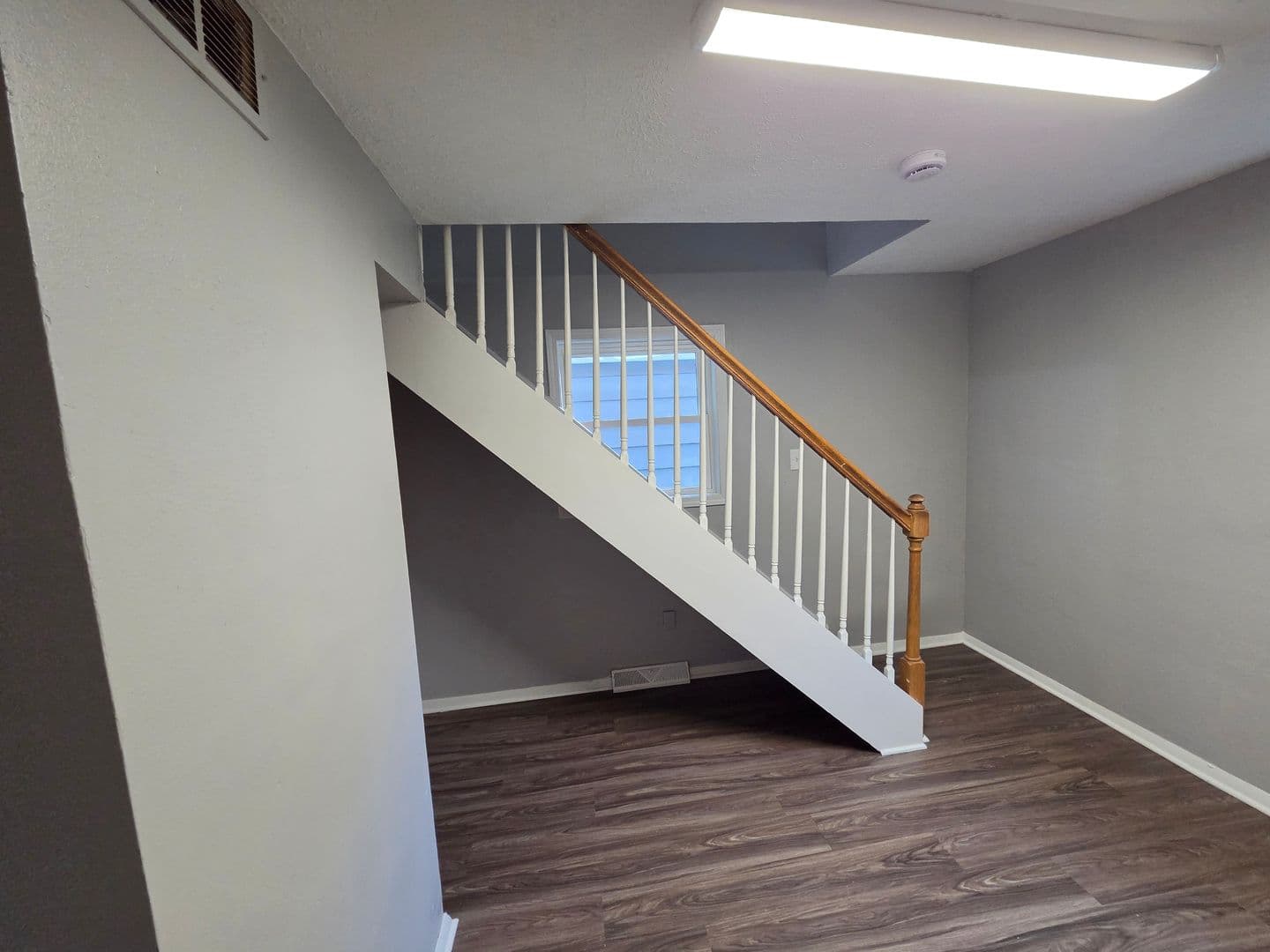 Elyria Apartment: 41547 - 41549 Elmwood St