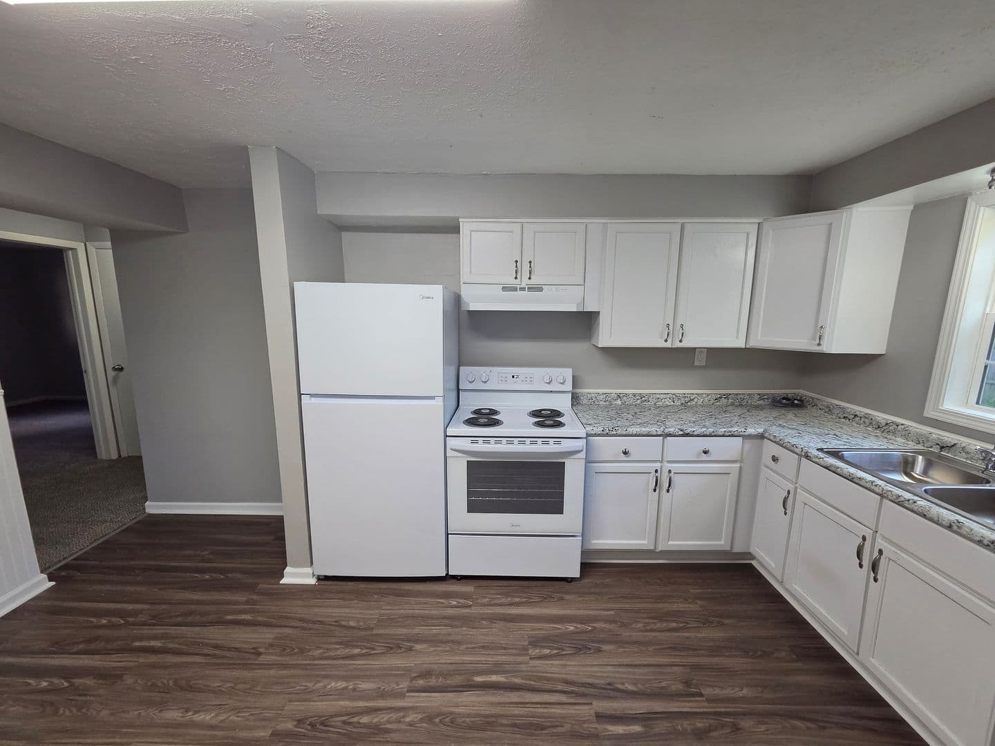 Elyria Apartment: 41547 - 41549 Elmwood St