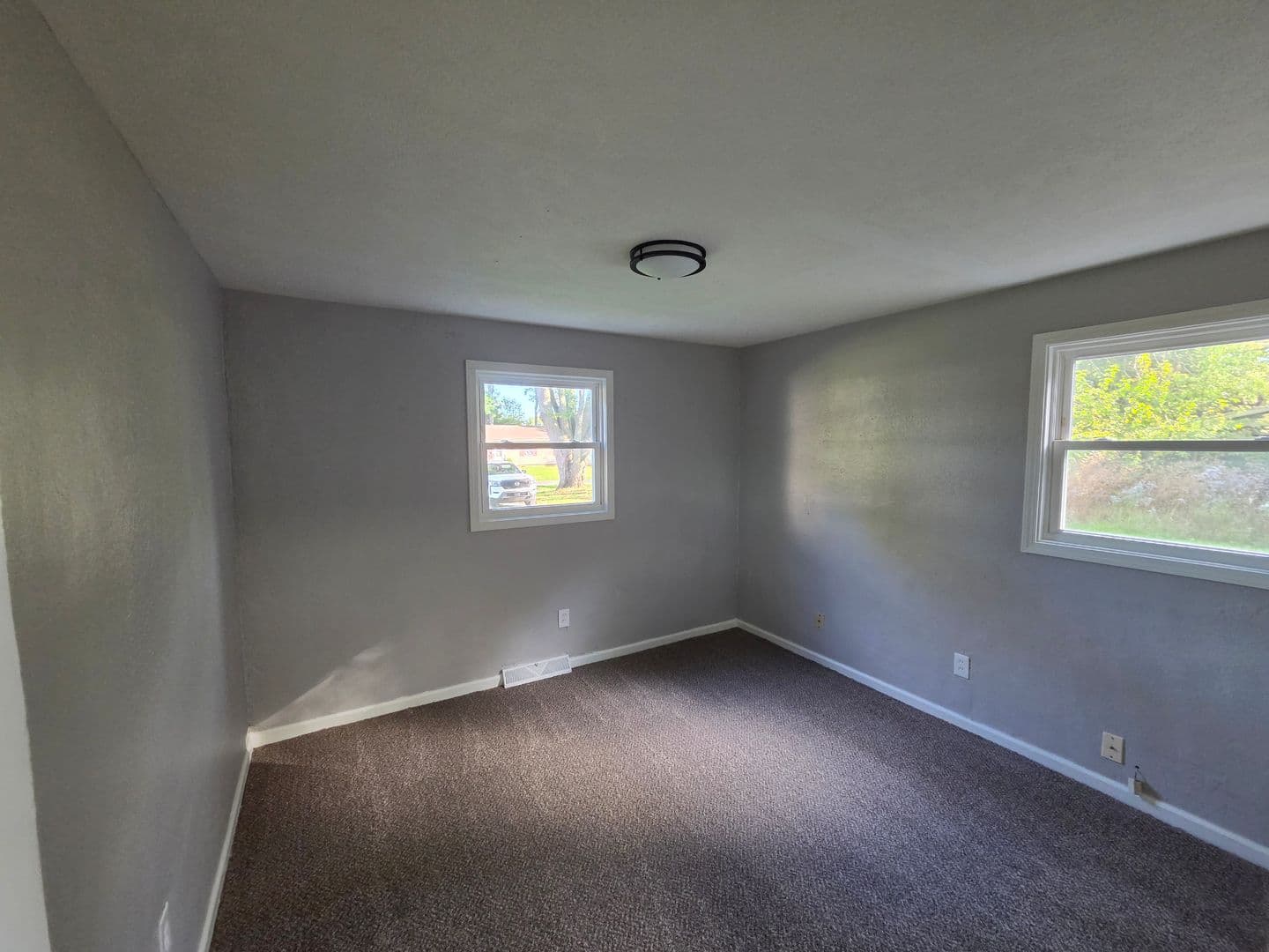 Elyria Apartment: 41547 - 41549 Elmwood St
