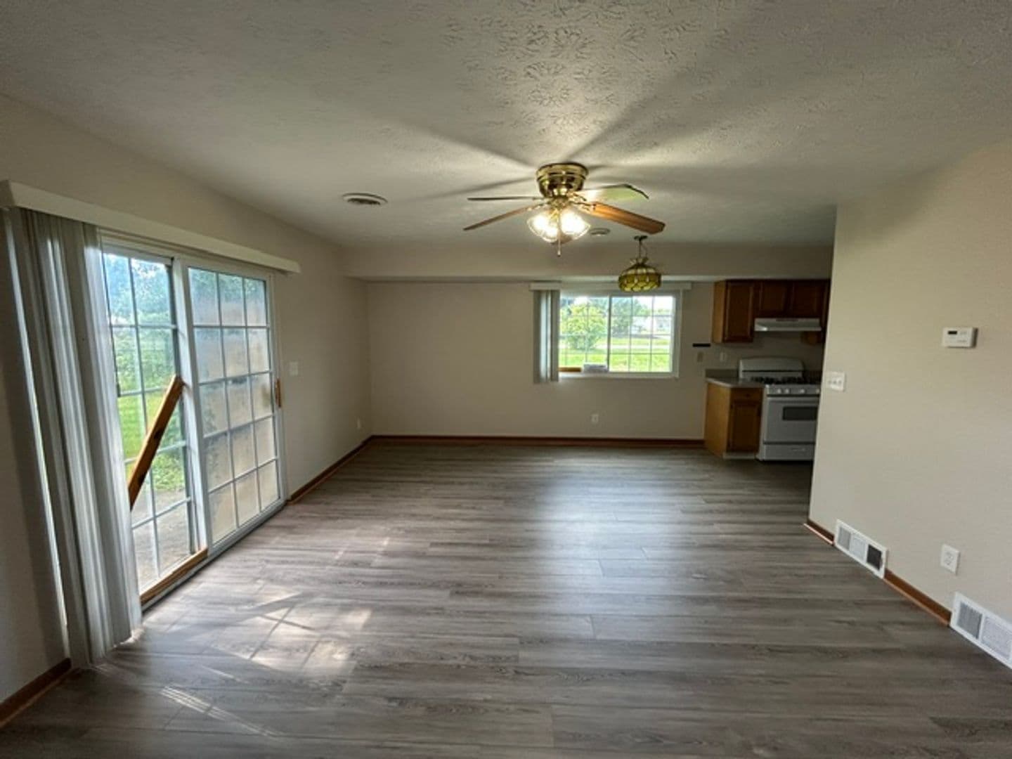 Lorain Apartment: 3115-3117 Surf Ave