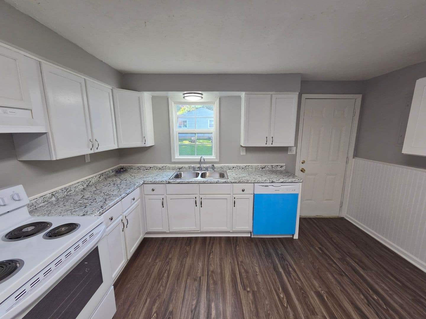 Elyria Apartment: 41547 - 41549 Elmwood St
