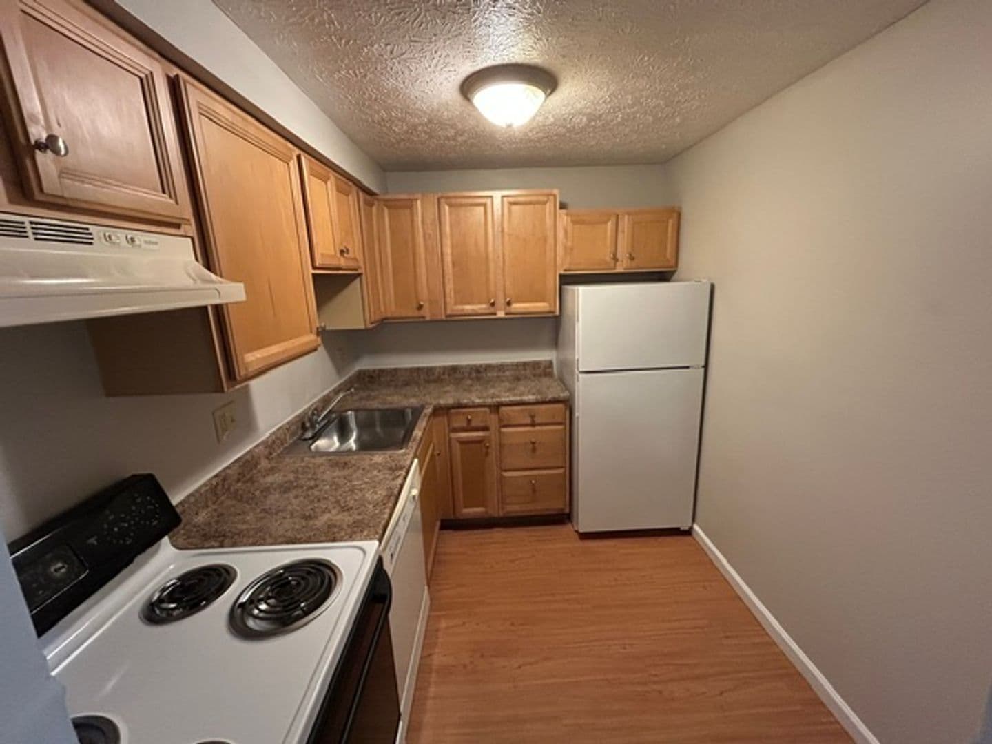Elyria Apartment: 172 Brunswick