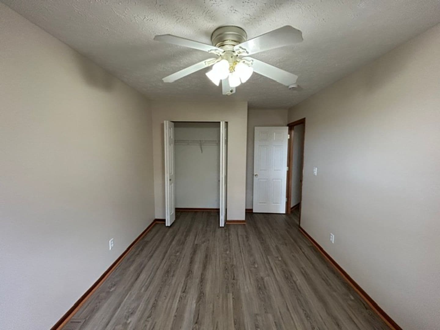 Lorain Apartment: 3115-3117 Surf Ave