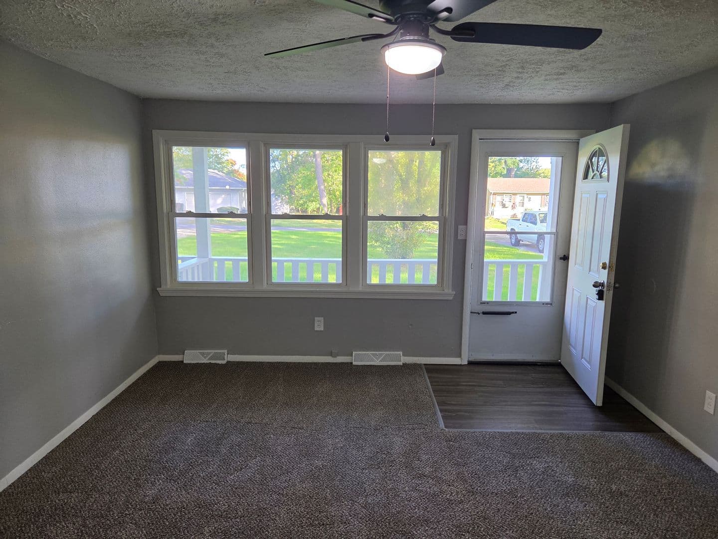 Elyria Apartment: 41547 - 41549 Elmwood St