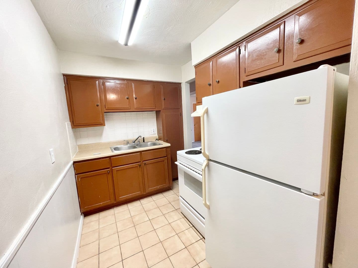Lorain Apartment: 920 Kingsway Drive