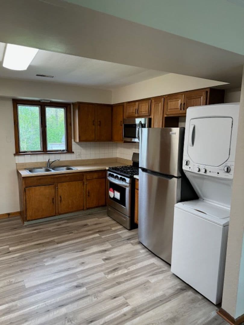 Elyria Apartment: 780 Oberlin-Elyria Rd