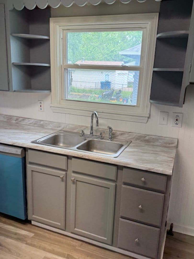 Lorain House: 922 W 19th