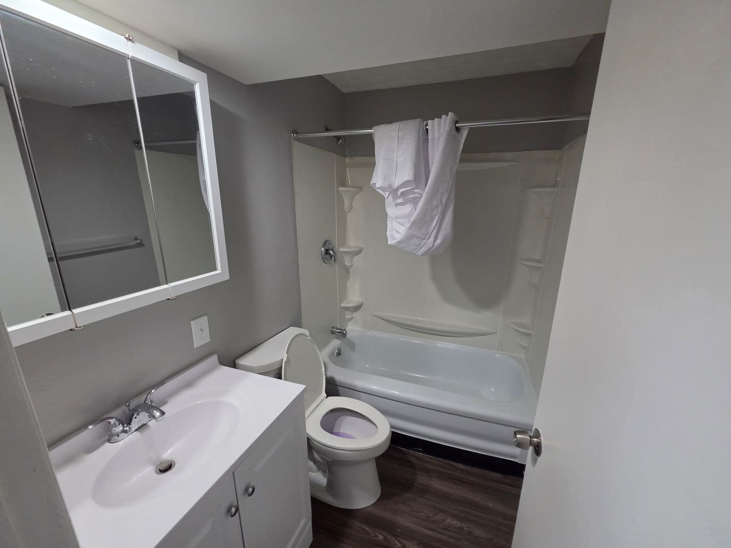 Elyria Apartment: 41547 - 41549 Elmwood St