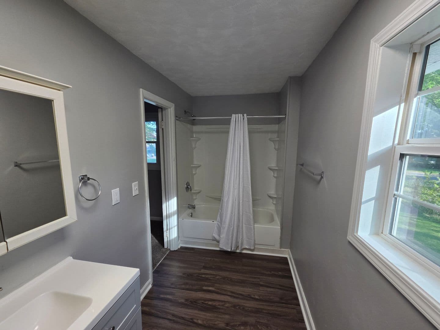 Elyria Apartment: 41547 - 41549 Elmwood St