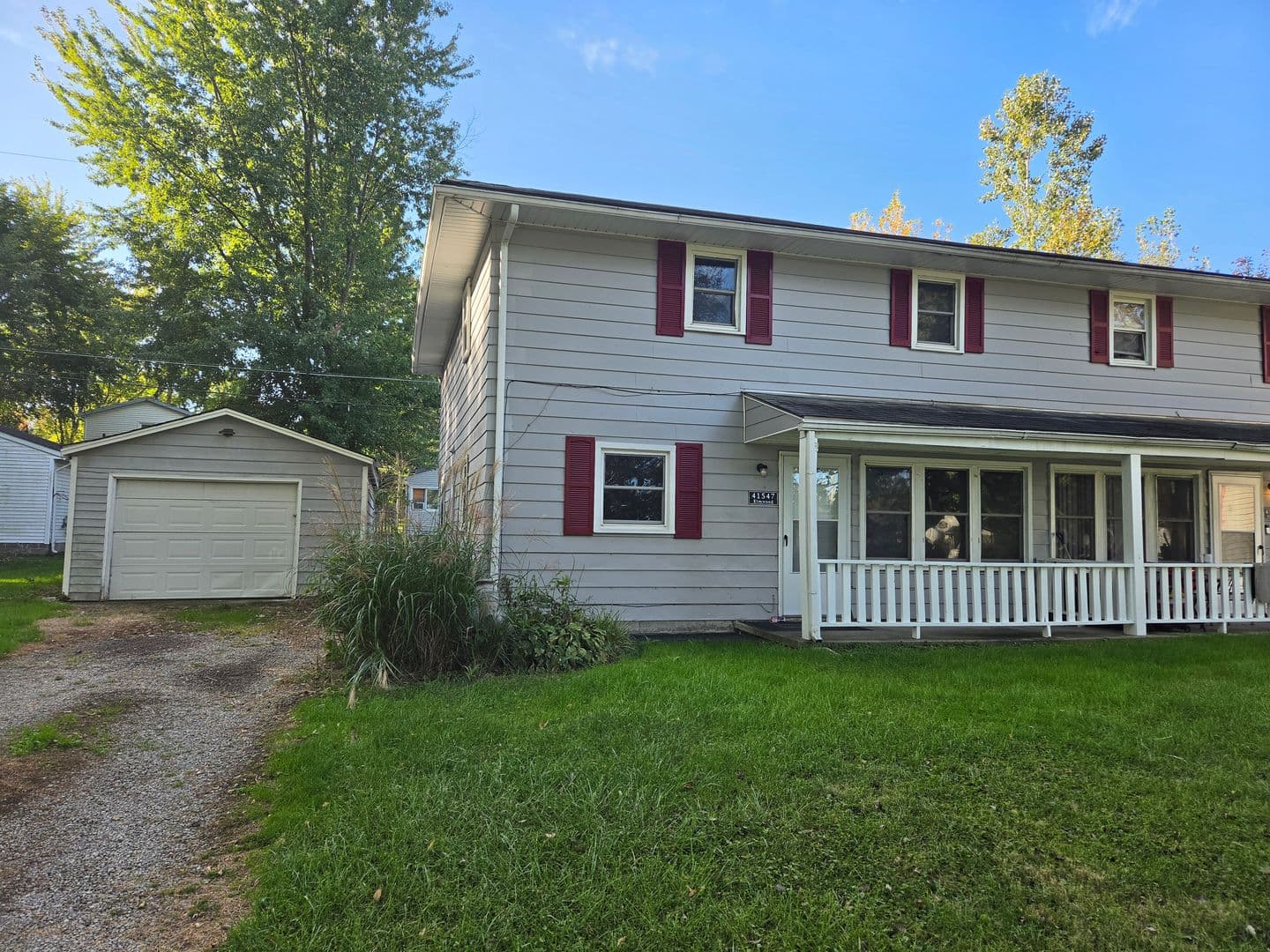 Elyria Apartment: 41547 - 41549 Elmwood St