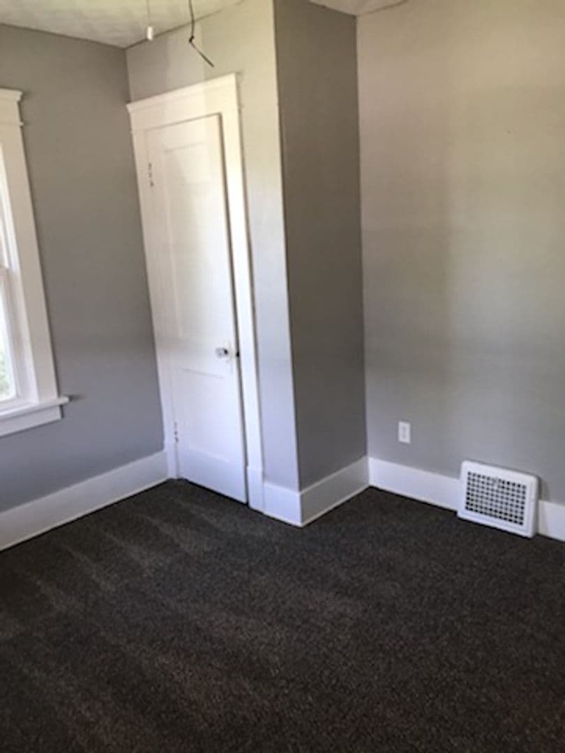 Lorain House: 922 W 19th