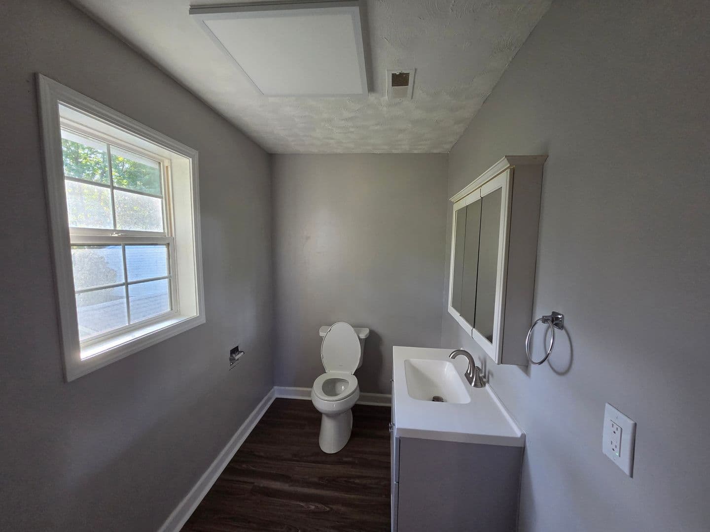 Elyria Apartment: 41547 - 41549 Elmwood St