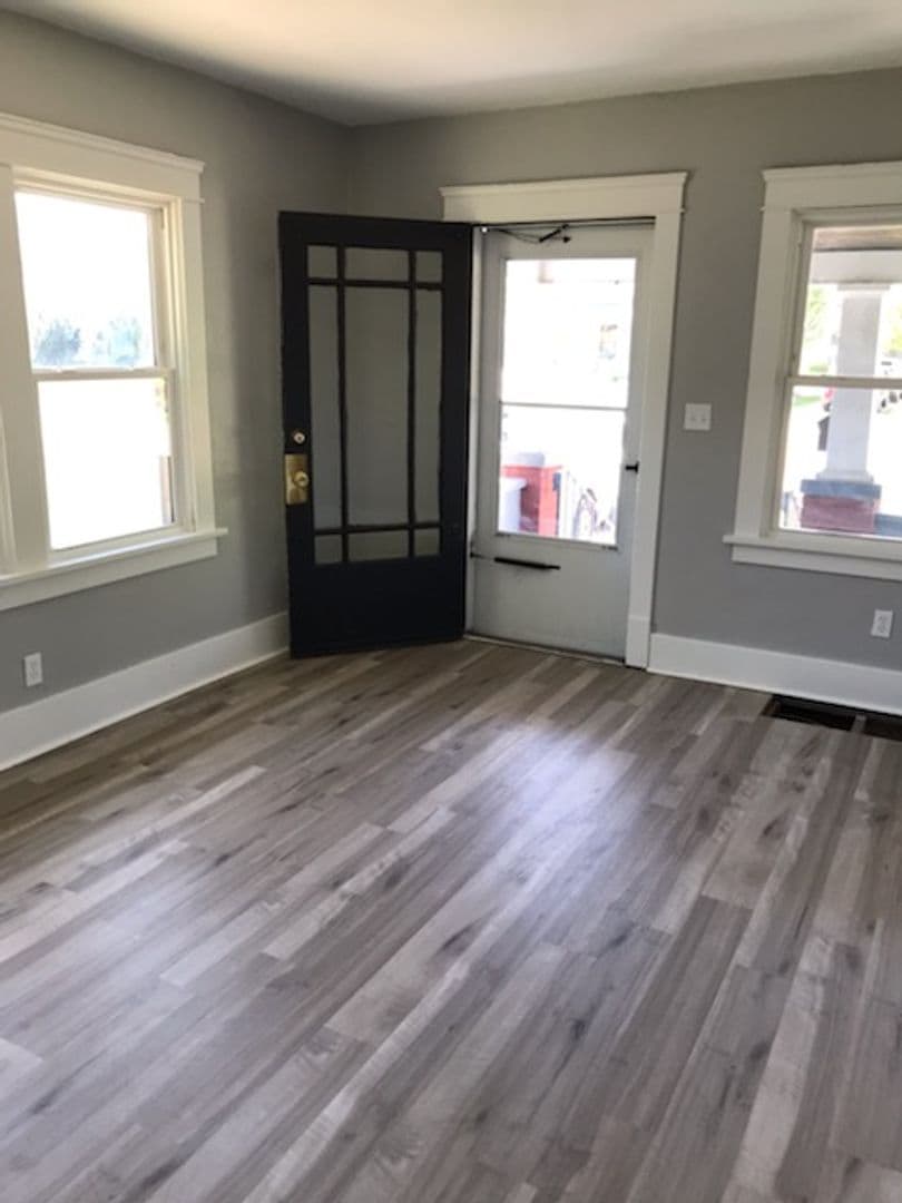 Lorain House: 922 W 19th