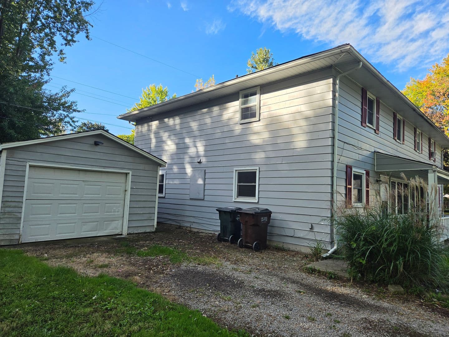 Elyria Apartment: 41547 - 41549 Elmwood St