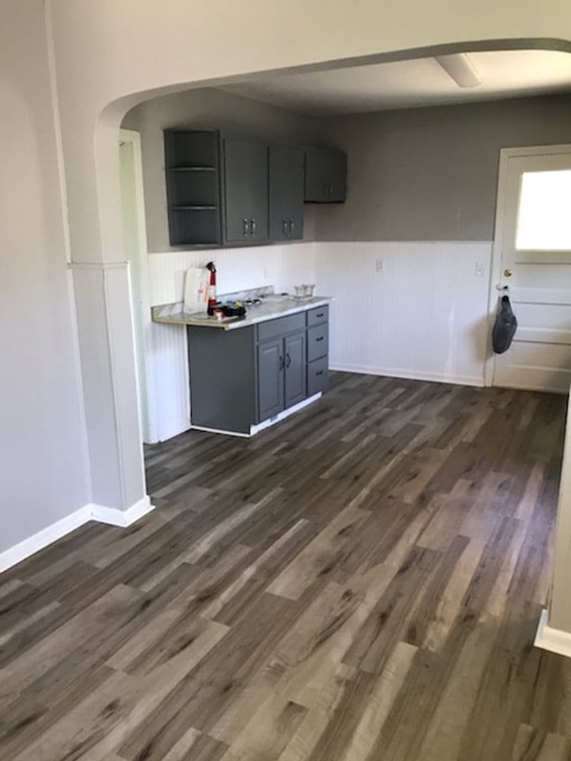 Lorain House: 922 W 19th