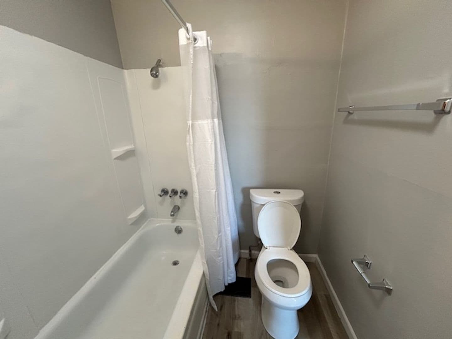 Lorain House: 939 W 22nd Street