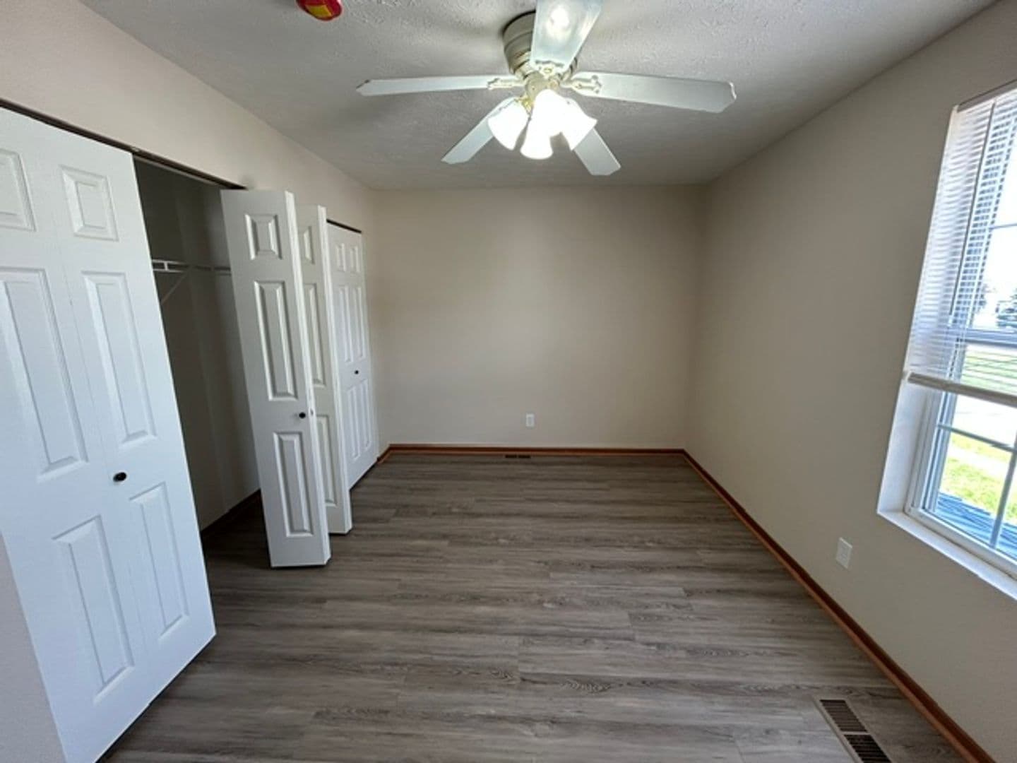 Lorain Apartment: 3115-3117 Surf Ave