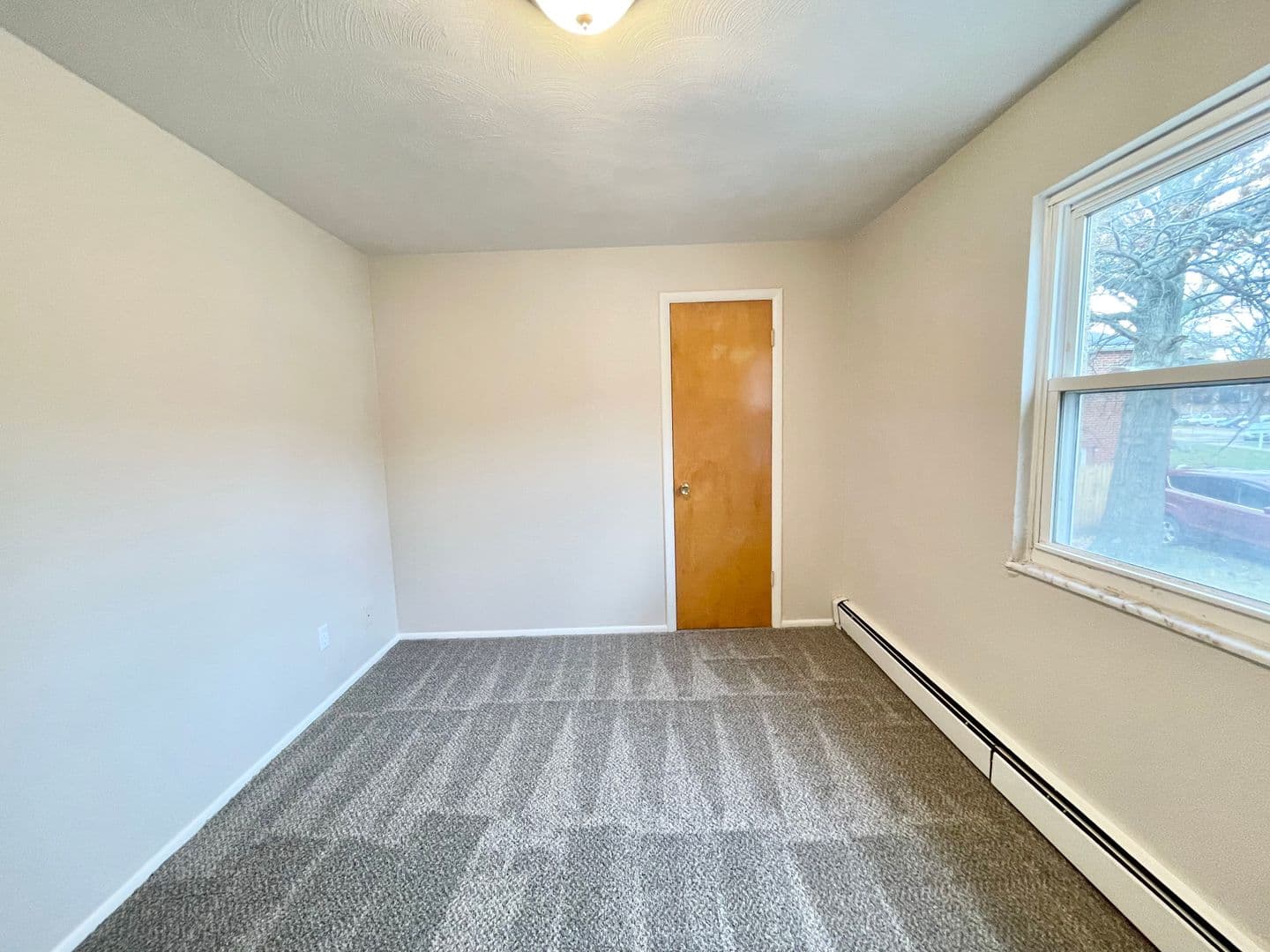 Lorain Apartment: 920 Kingsway Drive
