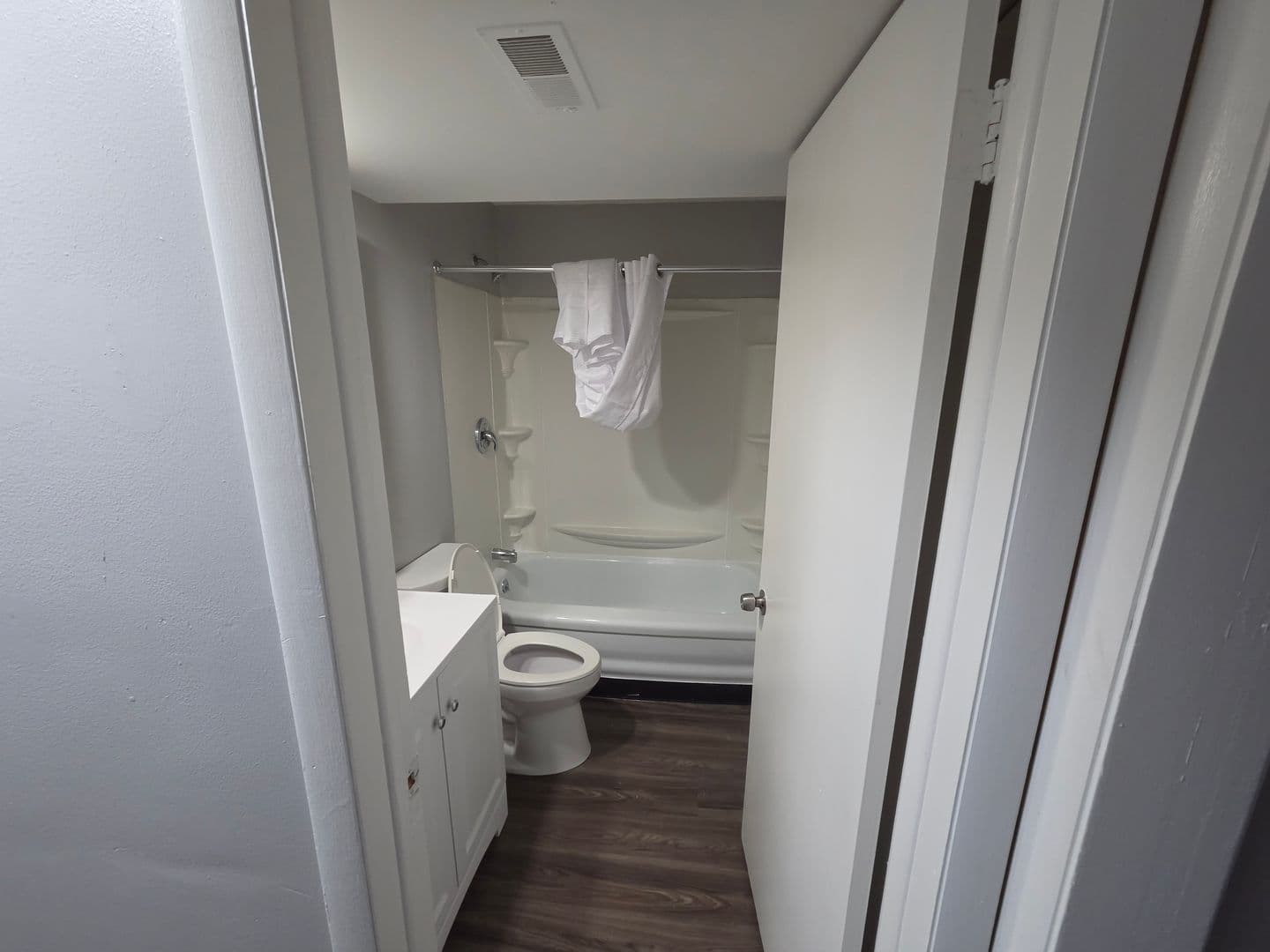 Elyria Apartment: 41547 - 41549 Elmwood St