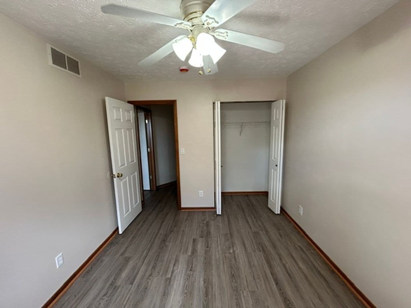 Lorain Apartment: 3115-3117 Surf Ave