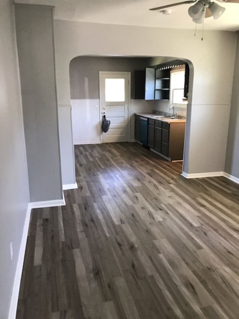 Lorain House: 922 W 19th