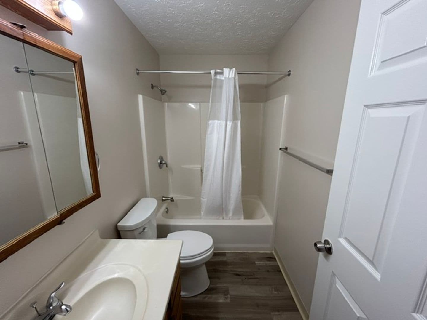 Lorain Apartment: 3115-3117 Surf Ave
