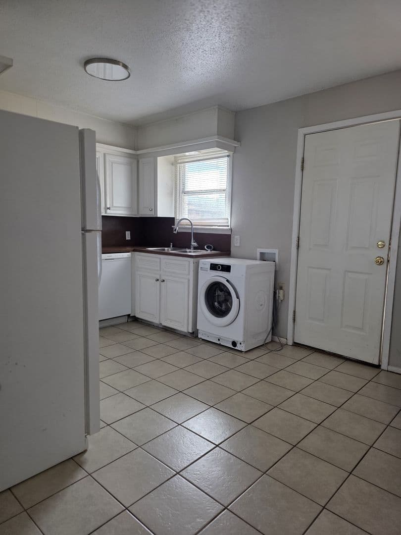 Littlefield Apartment: 400 E 22nd St