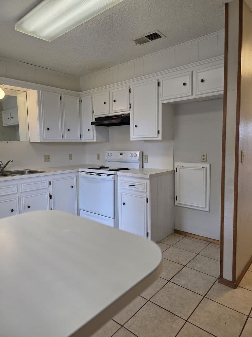 Littlefield Apartment: 400 E 22nd St