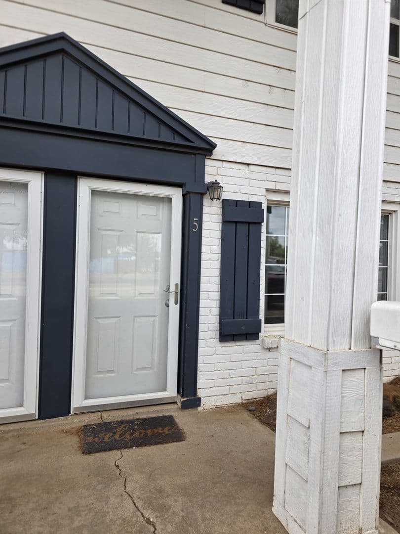 Littlefield Apartment: 400 E 22nd St